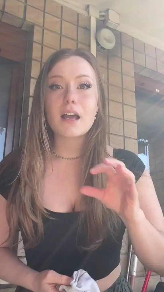 TikToker Bailey on Tipping